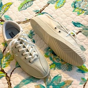 TRETORN Nylite Sneakers - Leather w/ Silver. Off-white w/ grey tinge. Awesome!!